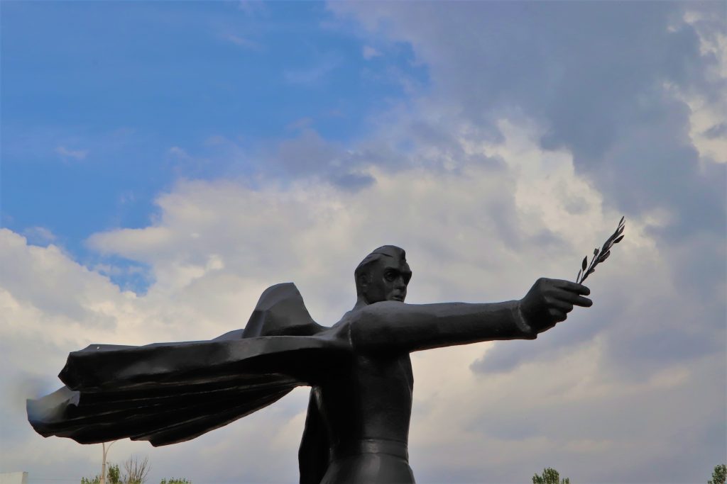 Маріуполь туристичне місто • До річниці перемоги над нацизмом у Другій світовій війні: пам'ятники воїнам-визволителям