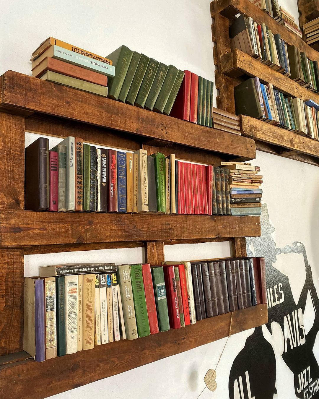 Маріуполь туристичне місто • Буккроссинг та книжкові місця Маріуполя: де прихильники літератури знайдуть для себе цікавинки