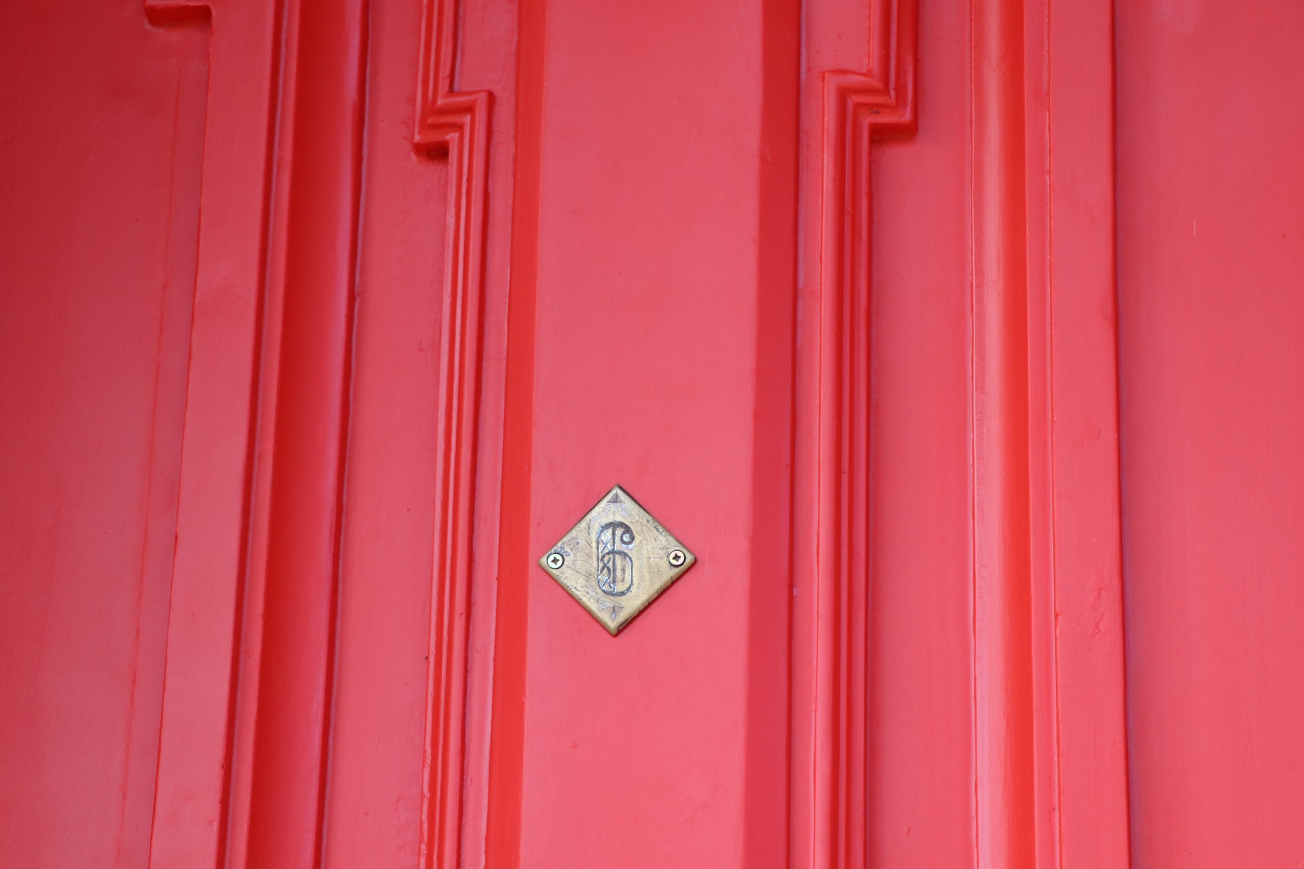 Маріуполь туристичне місто • Друге життя маріупольських дверей: будинок із червоними дверима