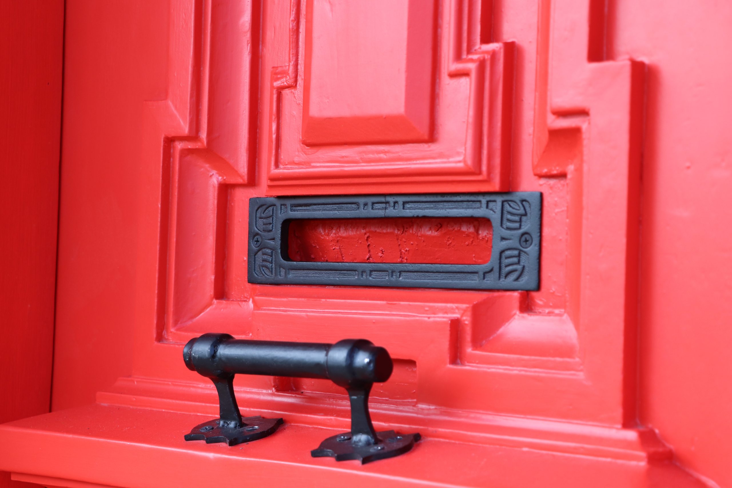 Маріуполь туристичне місто • Друге життя маріупольських дверей: будинок із червоними дверима