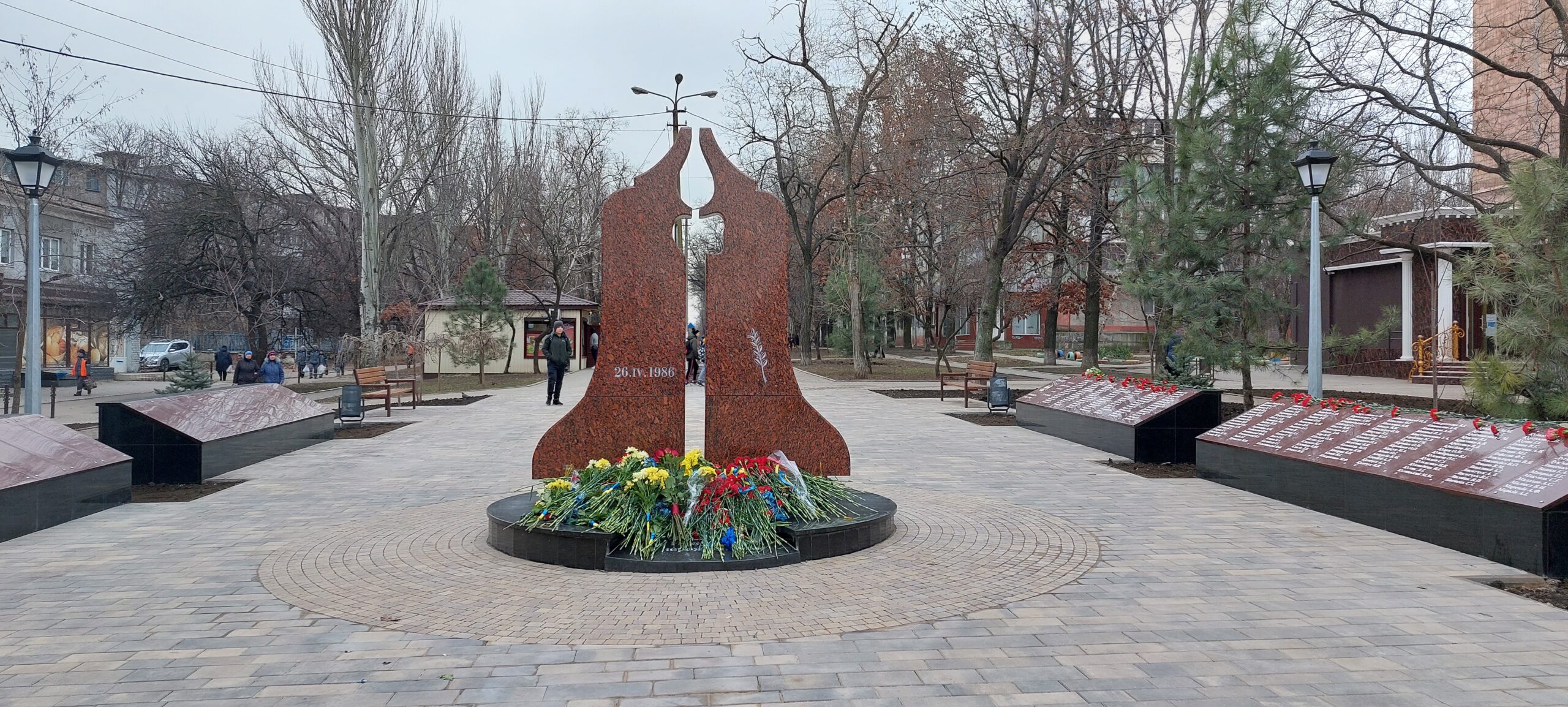 Пам’ятний знак жертвам Чорнобильської трагедії та сквер героїв Чорнобиля